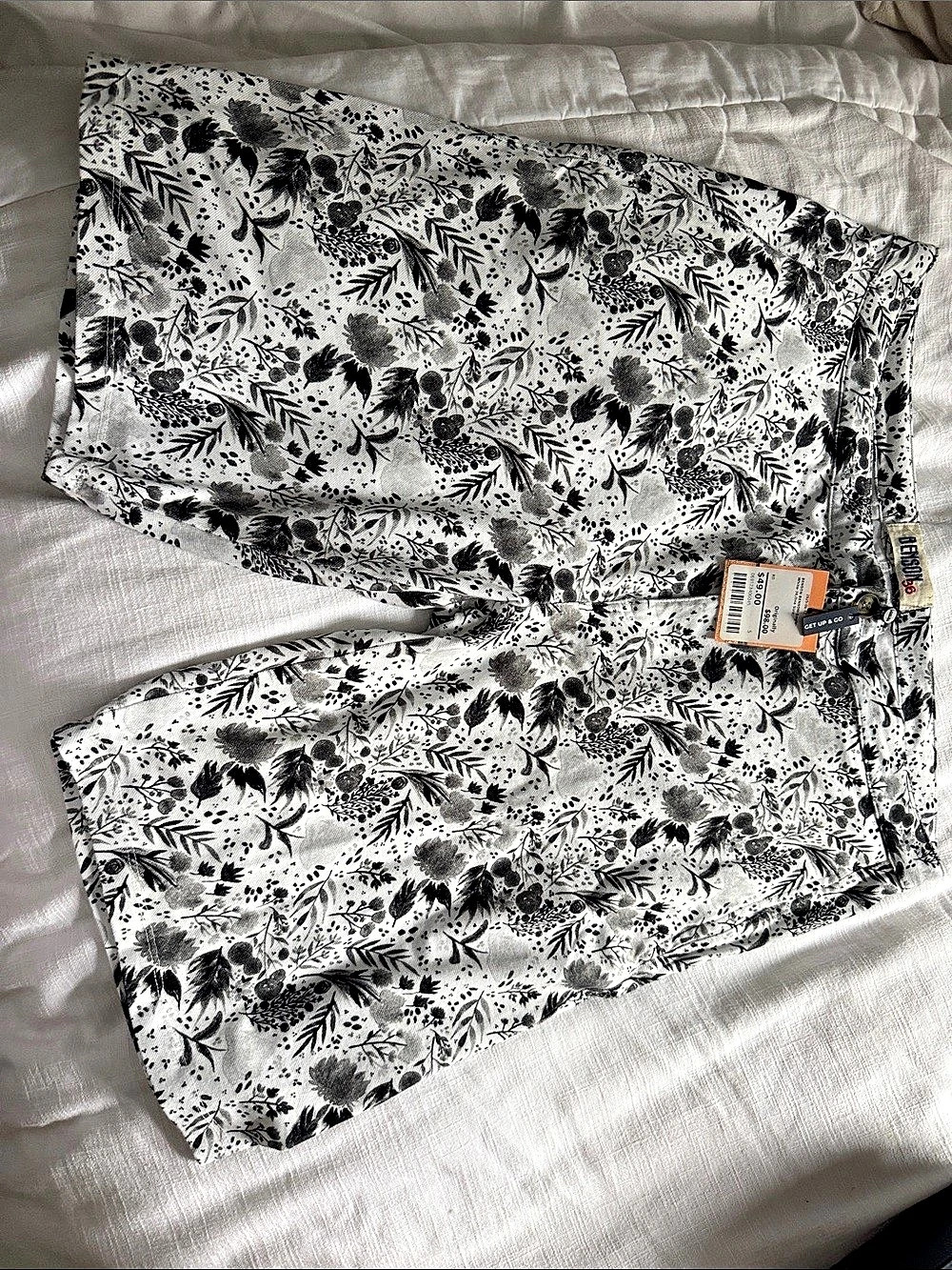 Benson Floral Flat Front Shorts in White & Black NWT